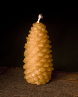 Medium Beeswax Pinecone